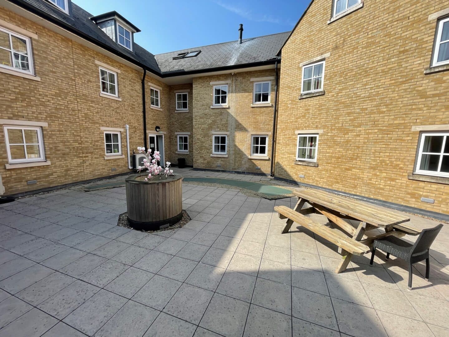 Courtyard with picnic table